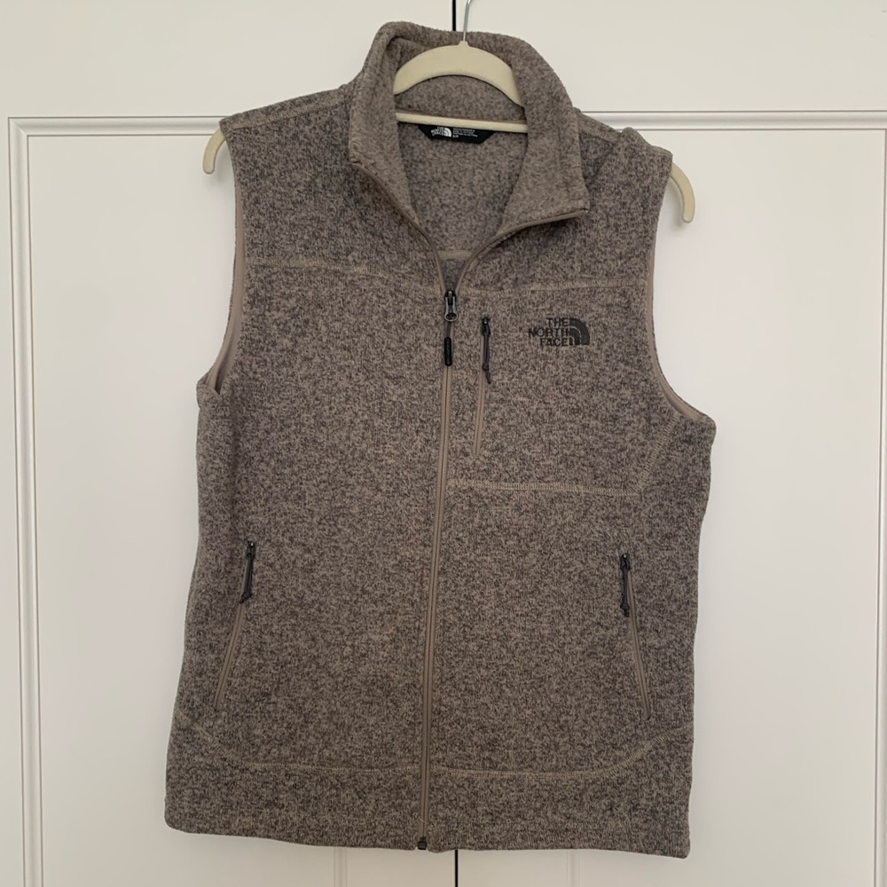 🛍 North Face Vest